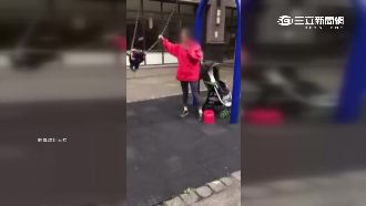 女顧滑手機　任由女童睡著繼續推鞦韆