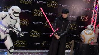 星際大戰首映星光雲集　JJ勁裝登場