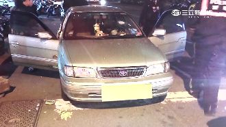 不滿前女友移情別戀　小男友憤砸車