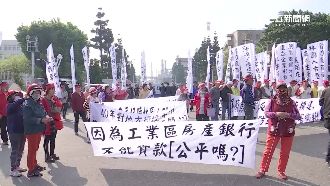 污染加倍回饋減？林園居民怒圍廠抗議