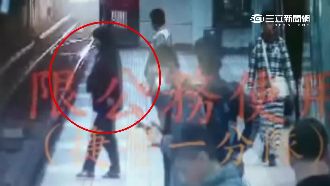 酒醉女險跌捷運月台　警驚險拉回救命