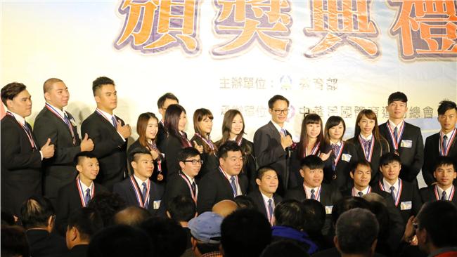 遭爆要回饋金　啦啦隊長：僅1人不願