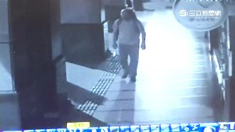 伸狼爪襲胸櫃姐　美籍男想潛逃遭逮