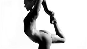 瑜珈－圖／翻攝自nude_yogagirl Instagram