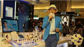 黃子佼,主持,漲價(臉書 https://www.facebook.com/2015GOGOGO/photos/pb.1559157527703302.-2207520000.1450515330./1678891062396614/?type=3&theater)