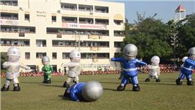 國軍,充氣寶寶 圖/翻攝自令狐沖臉書