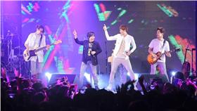 宇宙人、黃小琥／宇宙人臉書