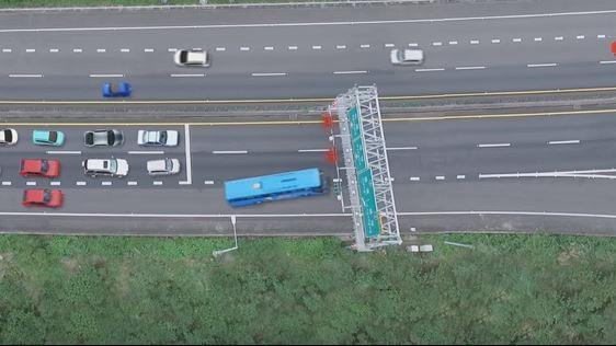 國5紅綠燈管制　塞車未解還釀追撞