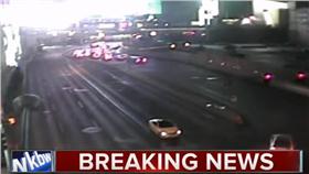 環球小姐選美場外發生嚴重車禍。（圖片擷取自《KTNV》）