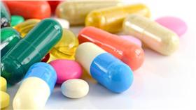 西藥、成藥、藥品、處方籤、藥劑師、膠囊（Shutterstock／達志影像）