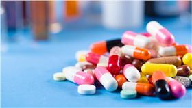 西藥、成藥、藥品、處方籤、藥劑師、膠囊（Shutterstock／達志影像）