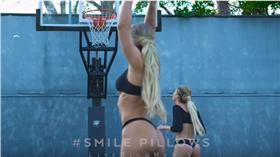 丁字褲正妹打籃球（圖／翻攝自YouTube）