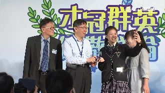 今日頒獎百名學生　柯文哲：站好站滿