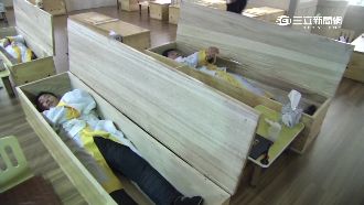南韓輕生率全球居冠　躺棺材紓壓興起