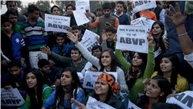 印度,巴士輪暴案,少年法修法　圖／美聯社／達志影像