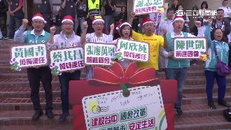 台中綠委扮耶誕老人　齊高喊6席全上