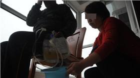 尿袋,尿管／翻攝自中新網