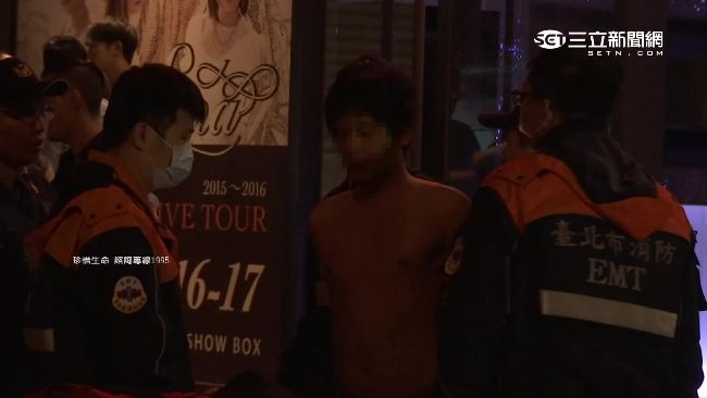 喝太茫想不開？半裸男趴坐4樓露臺