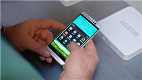 手機-flickr-PROKārlis Dambrāns-https://www.flickr.com/photos/janitors/16555905933/