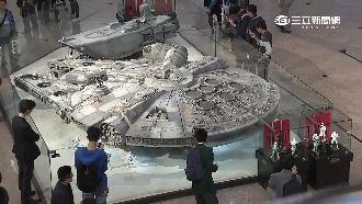 星戰現身銅鑼灣！逛街巧遇卡通公仔～