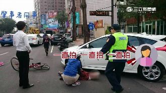 撞倒阿婆先拍照　駕駛自保挨批冷血