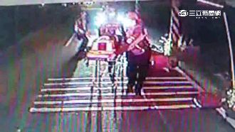 偵查佐酒駕自撞電桿　重摔排水溝不治