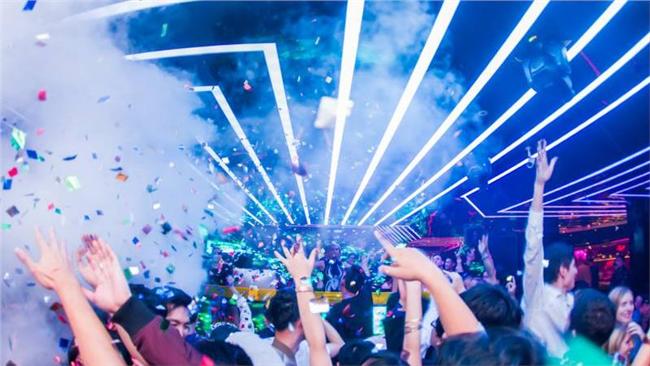 不想人擠人？就來頂樓跨年派對吧！