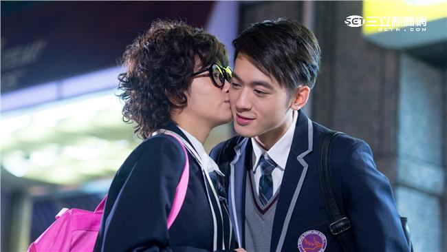 吳思賢好享受　多次與洪于晴玩親親