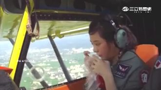 文汶學開輕航機　「一秒變臉」抓兔仔