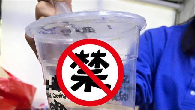 聖誕驚喜？手搖飲料竟出現巨大異物