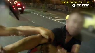 男酒醉開車佔馬路　騎士關心反被嗆聲