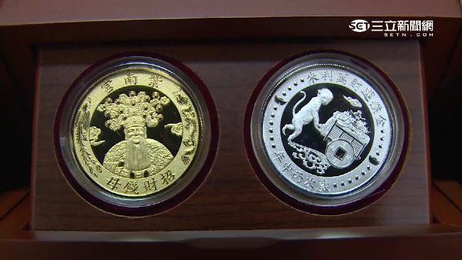 元旦發猴年錢母　男紮營排隊等11天