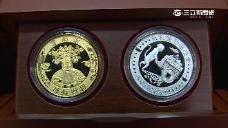 元旦發猴年錢母　男紮營排隊等11天