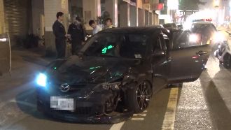 拒受檢撞警逃逸　稱：開爸爸車沒駕照