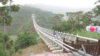 山川琉璃吊橋啟用！人潮塞爆原民抗議