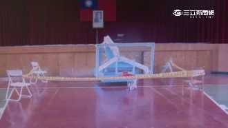 頑皮撬籃球架扭盤　國三生慘遭壓死