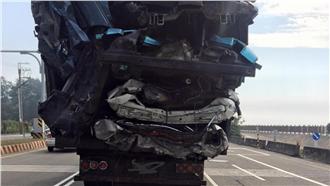 圖／汽車「疊疊樂」？網友看到驚呆了