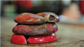 擲筊-https://www.flickr.com/photos/d6478coke/4684775644/in/photolist-88YGzS-cCgkuE-oPNTzx-oKrTca