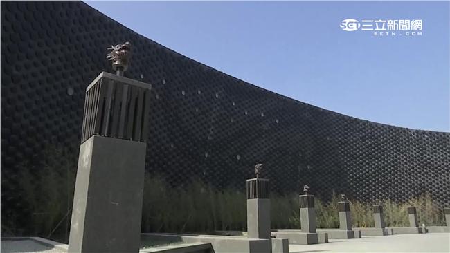 成龍贈獸首挨轟　馮明珠：無統戰問題