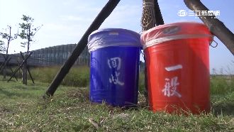故宮南院拿水桶當垃圾桶　遊客酸不搭