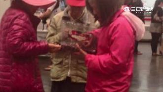 阿嬤把賣場當自家　櫻桃沒結帳直接吃