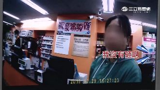好心店員幫退貨　竟遭怪婦拿酒瓶爆頭