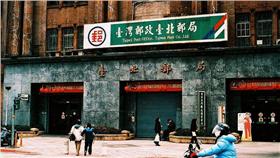 郵局/flickr-浩右 卓
（https://www.flickr.com/photos/justicho/2274957882/in/photolist-fgwyRe-nTGo1c-fGYz2g-7u9Cu9-nEaXyF-cZLRrf-fGYzxn-bpDAe1-bpDzZQ-bWCo5f-dpa9RP-7xx8UT-6udbga-kBCvxP-4t2KHL-3iJHcG-5XiczK-8JLmRs）