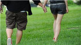 情侶
翻攝ＦＬＩＣＫＲ
https://www.flickr.com/photos/enixii/4841611066/in/photolist-8nQwhS-9r9XN2-9YMndY-iksxep-9tyT4X-dPxJh-4rq7ty-cJ4qxE-9tBP69-d8CVaG-4MYmw5-4GKKLk-dVNnNC-4rq8GL-9224Uu-4y57Bz-58a7Hu-mTuqgg-dRBrHa-8VRCtY-7MxTiG-B8aQti-yyvjCN-7csTDu-cDcHt1-2ggPMm-p1mwG-bon1jf-Fj6Fi-5VzAGQ-9is52s-bon1F3-oW7FKV-bHaUac-8ct6iC-g4Z8Z-56WJDW-56SyPR-56Syun-kP9JXC-5qFC1A-oYLys-aLzfur-qNXez-dxBt6X-7DFx9V-9D43Fc-4yukN-bRjDoe-zrDGjj