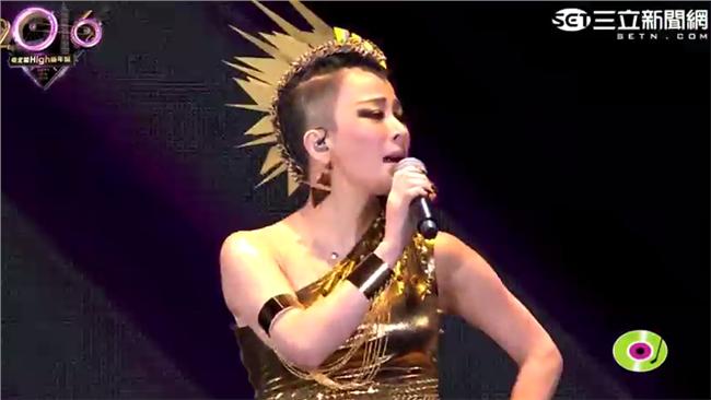 溫嵐妖氣大爆發　金光閃閃嗨唱熱浪