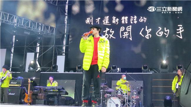 歌王蕭敬騰陪跨年　明年想嘗試主持！