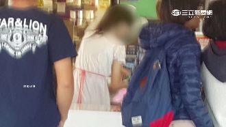 速食店員變裝秀　透視護士服若隱若現