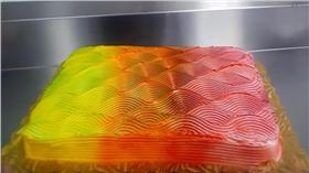 變色蛋糕－圖／翻攝自CharlotteSometimes YouTube