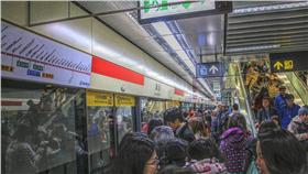 捷運人潮/圖截自爆料公社