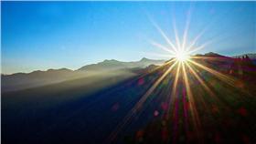 阿里山日出／flickr-pang yu liu
https://www.flickr.com/photos/pangyuliu/22743503397/